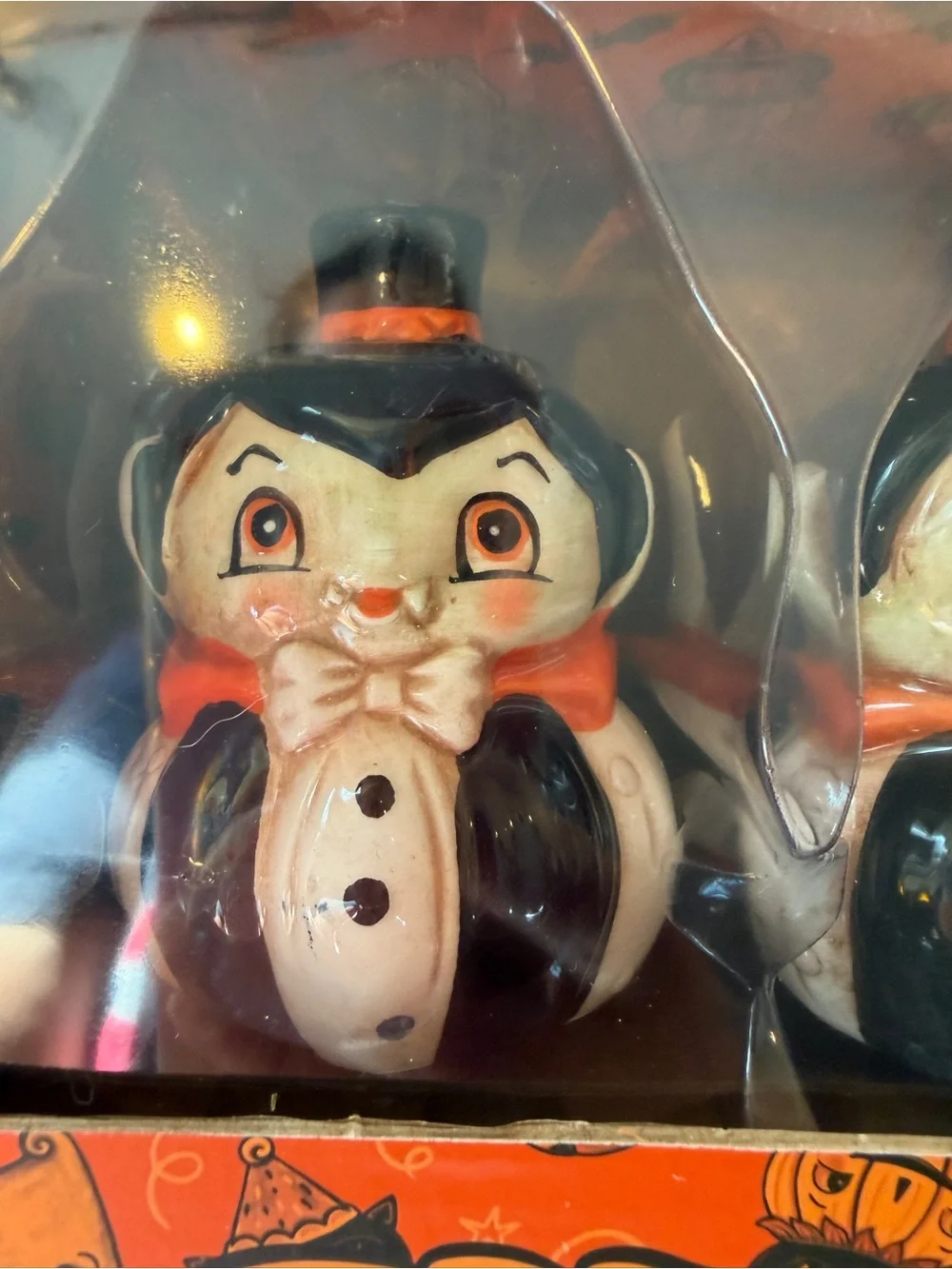 New Johanna Parker Vampire Couple Salt & Pepper Shakers Halloween Vintage Style